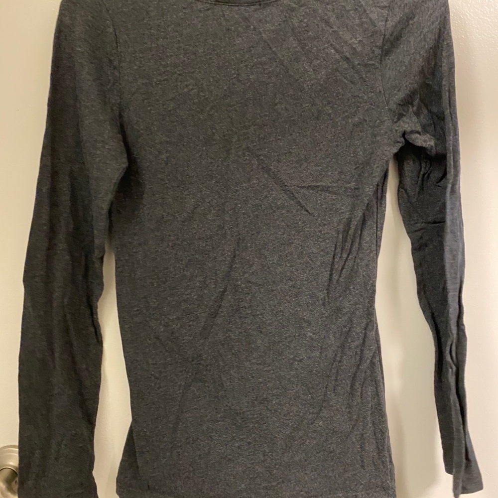 Grey long sleeve v neck fitted shirt
